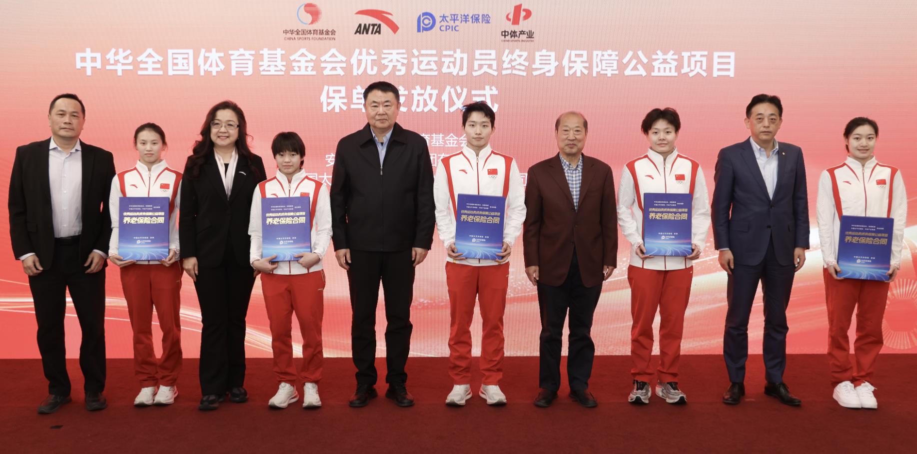 李可肩負著